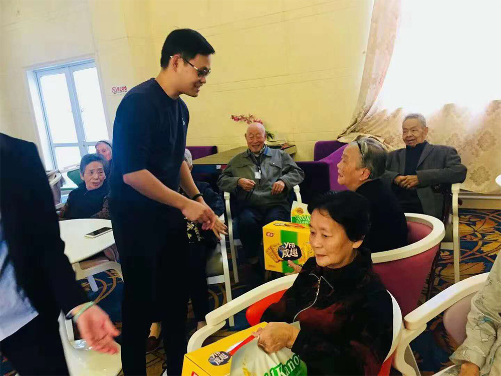 慰問敬老院